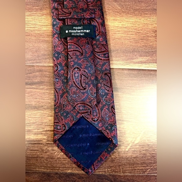 Like New Modell MOSHAMMER Munchen 100% Silk Red Paisley Jacquard on Black Tie - Picture 4 of 10